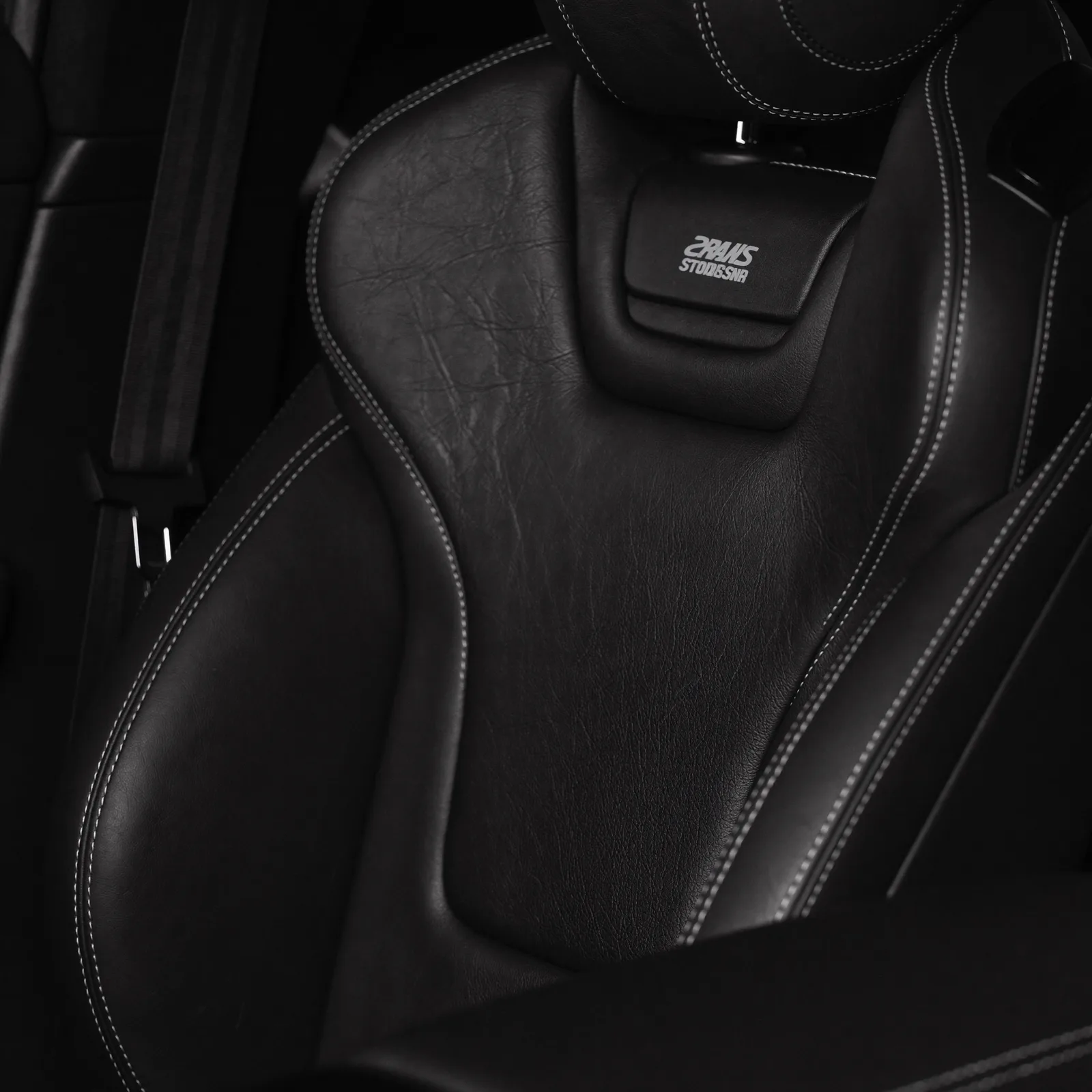 Rửa xe detailing — vệ sinh sâu nội thất